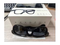 Gafas inteligentes sobre su caja, foto real
