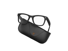 Gafas inteligentes sobre su estuche de carga negro