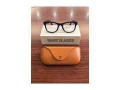Gafas inteligentes, caja de regalo y estuche de carga, foto real